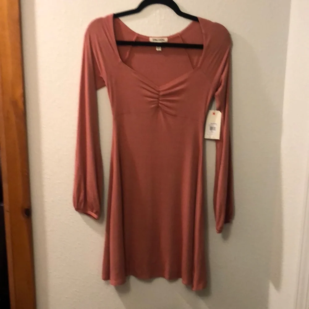 Billabong nineties romance with throwback rib knit w/ sweetheart neckline. - Picture 2 of 6